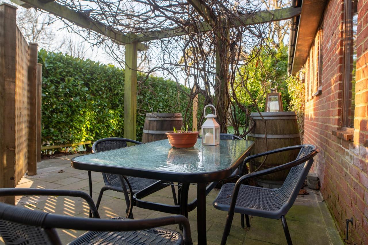 Terlingham Lane Cottage Hawkinge Buitenkant foto