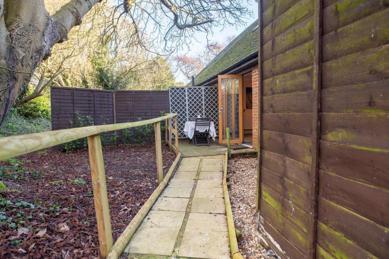 Terlingham Lane Cottage Hawkinge Buitenkant foto