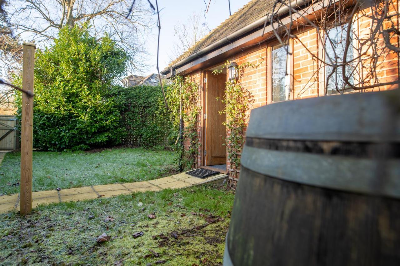 Terlingham Lane Cottage Hawkinge Buitenkant foto